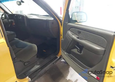 2003 Chevrolet Avalanche 1500 z USA, uszkodzony, nr VIN 3GNEK13T33G319346